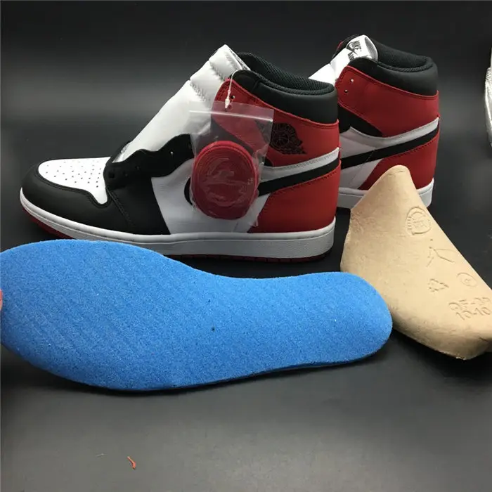 Jordan1 Retro Black Toe