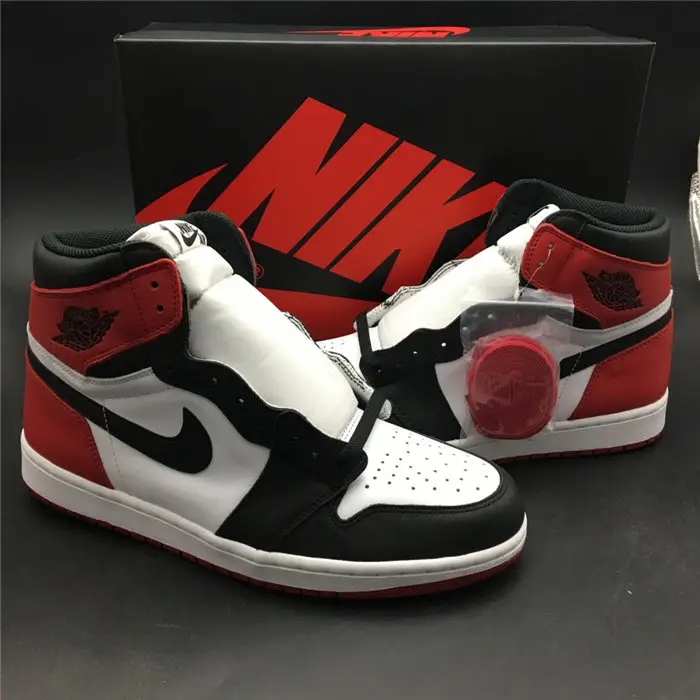 Jordan1 Retro Black Toe 