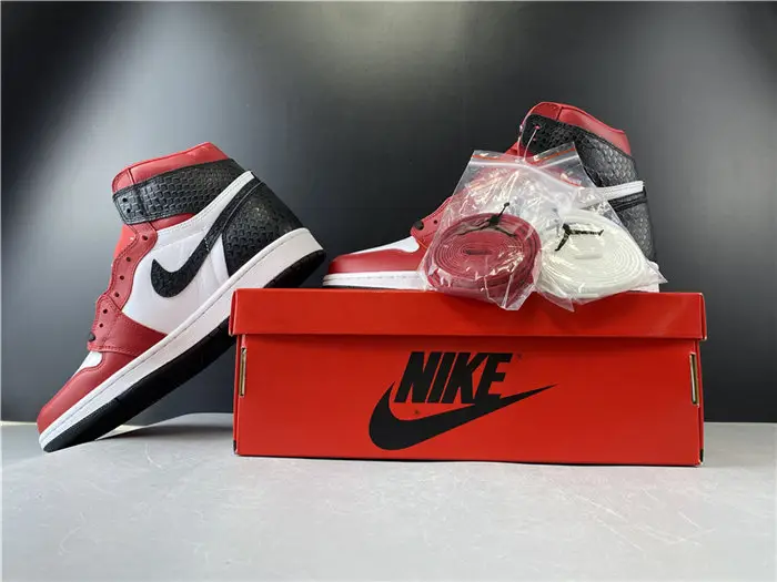 Jordan1 Retro Satin Snake Chicago