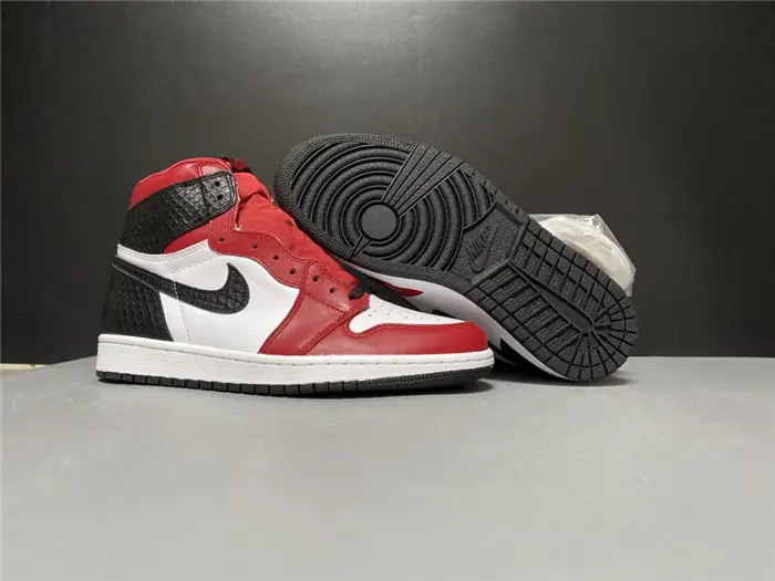 Jordan1 Retro Satin Snake Chicago 