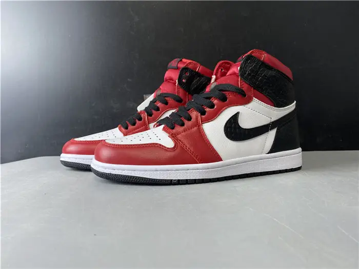 Jordan1 Retro Satin Snake Chicago