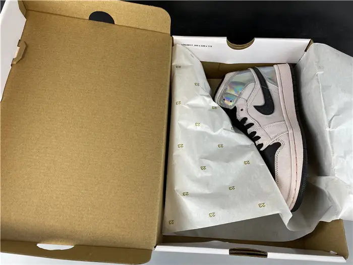 Jordan1 Mid Dirty Powder Iridescent 