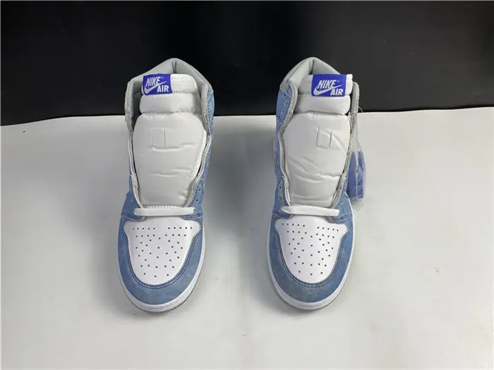 Jordan1 Retro Hyper Royal Smoke Grey 