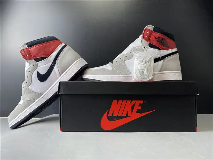 Jordan1 Retro Light Smoke Grey