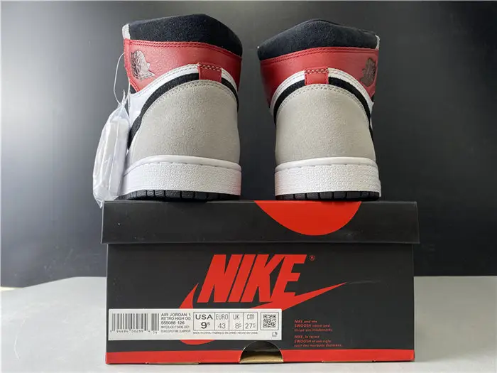 Jordan1 Retro Light Smoke Grey 