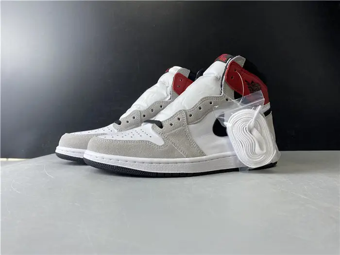Jordan1 Retro Light Smoke Grey