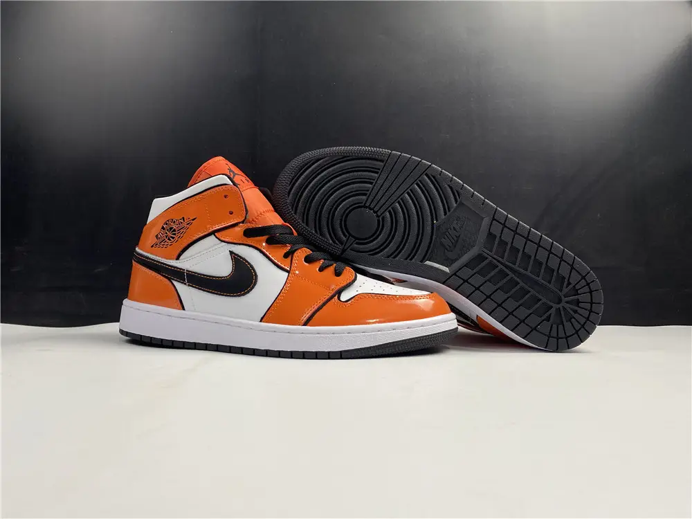 Jordan1 Mid SE Turf Orange