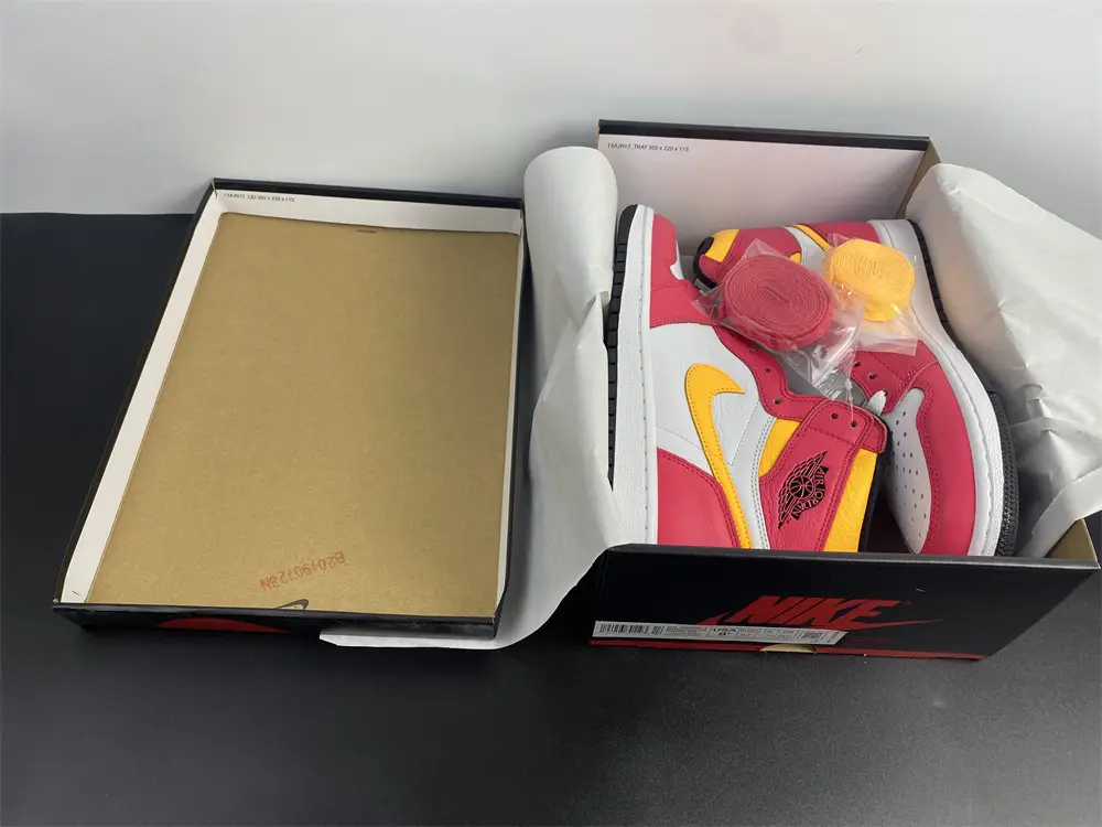 Jordan1 OG Light Fusion Red 