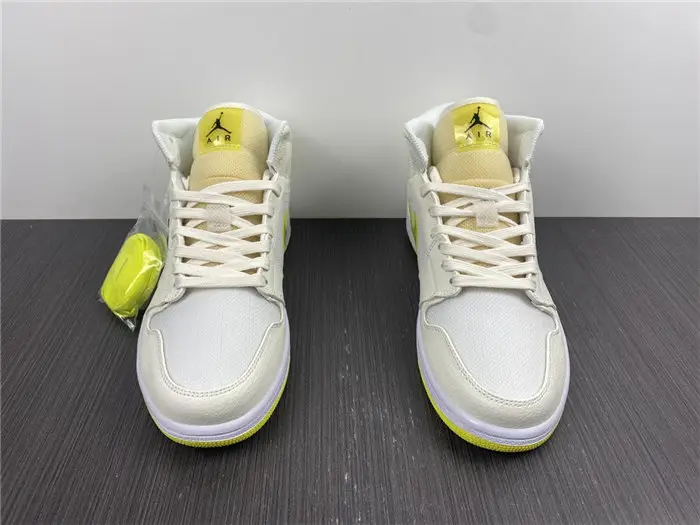 Jordan1 Mid SE Voltage Yellow 