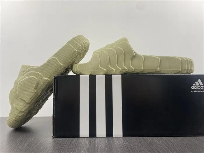 ADIDAS New Colleettion