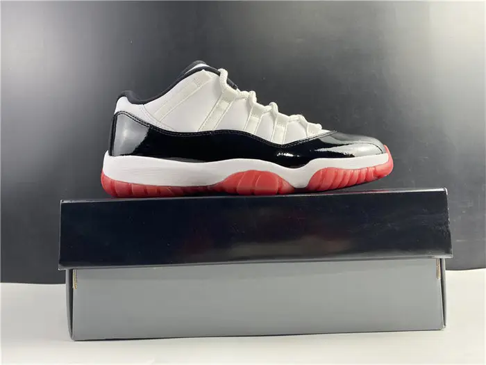 Jordan 11 Retro Low Concord Bred 