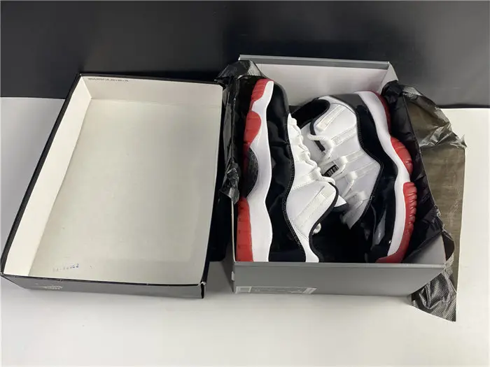 Jordan 11 Retro Low Concord Bred 