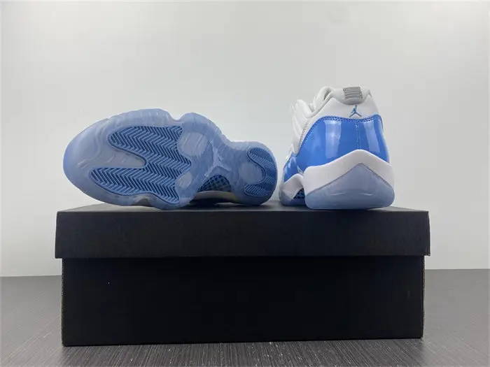 Jordan 11 Retro Low University Blue 