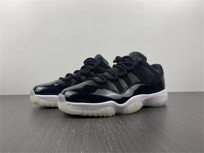 Jordan 11 Retro Low 72-10