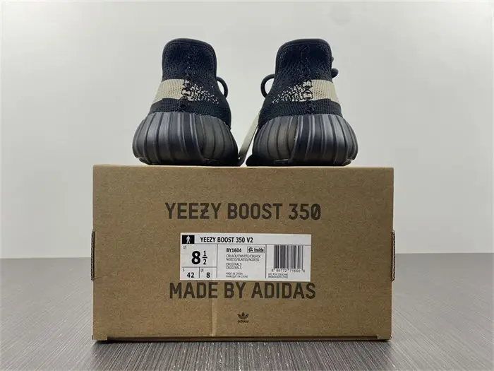 adidas Yeezy Boost 350 V2Core Black White 