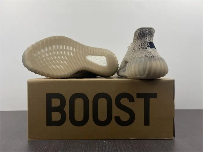 adidas Yeezy Boost 350 V2 