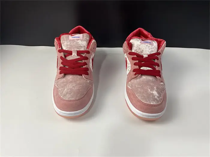 Nike SB Dunk Low StrangeLove Skateboards 