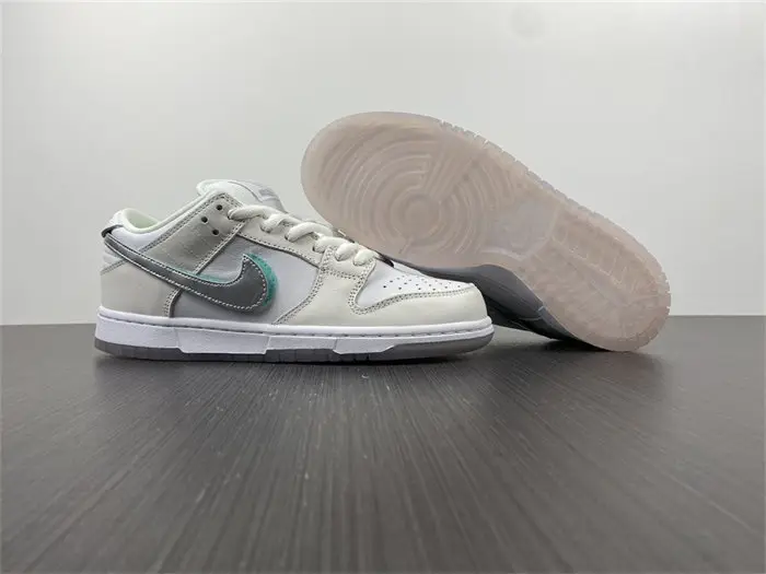Nike SB Dunk Low Diamond Supply Co White Diamond 