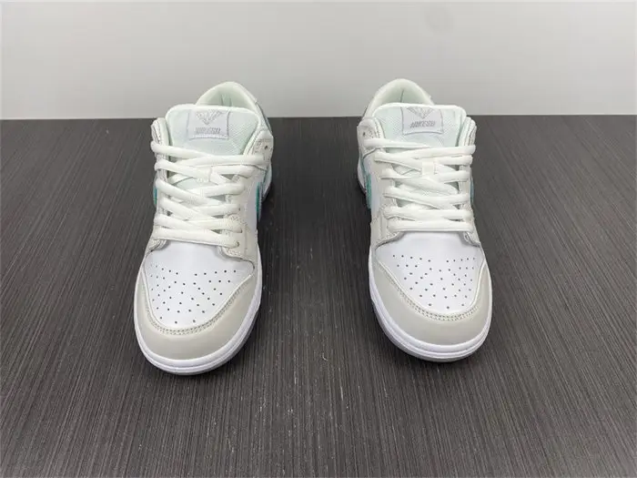 Nike SB Dunk Low Diamond Supply Co White Diamond 