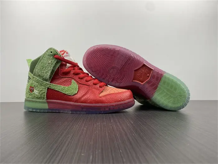 Nike SB Dunk High Strawberry Cough 