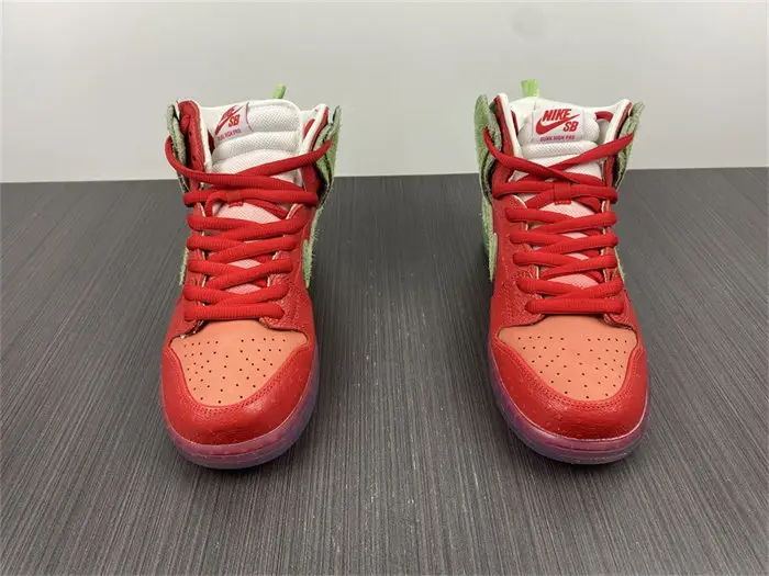 Nike SB Dunk High Strawberry Cough 