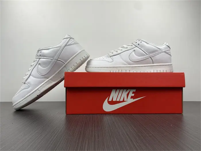 Nike Dunk Low Triple White