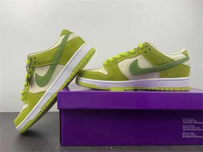 Nike SB Dunk Low Green Apple