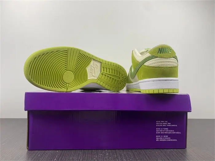 Nike SB Dunk Low Green Apple 
