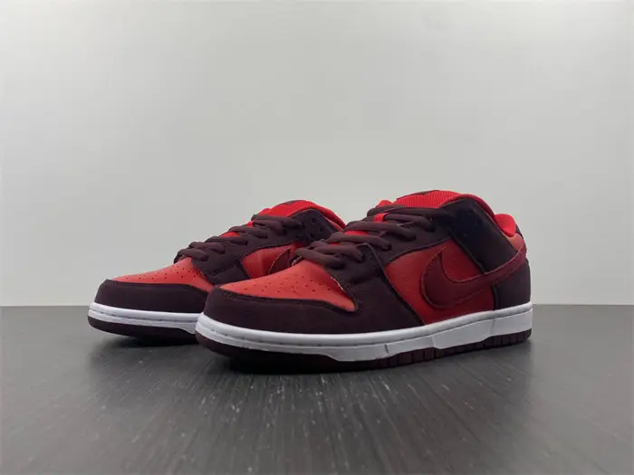 Nike SB Dunk Low Cherry