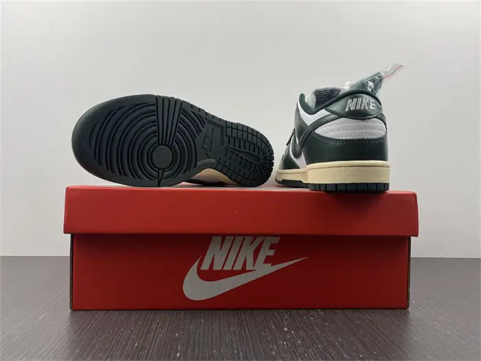 Nike Dunk Low Vintage Green 