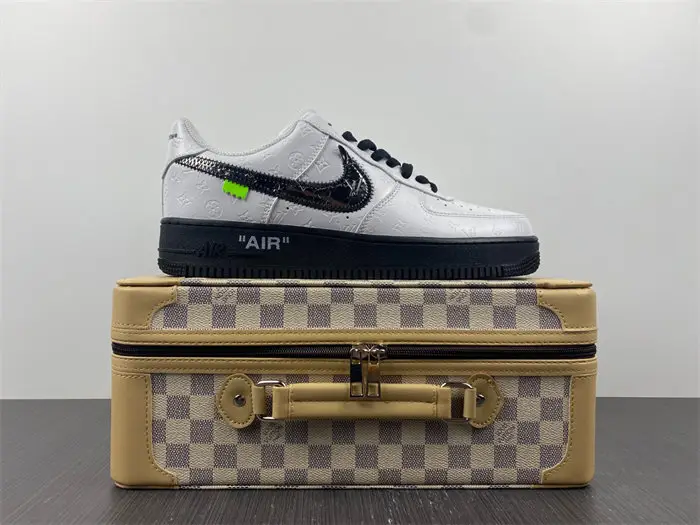 Nike Air Force 1 LV Low 