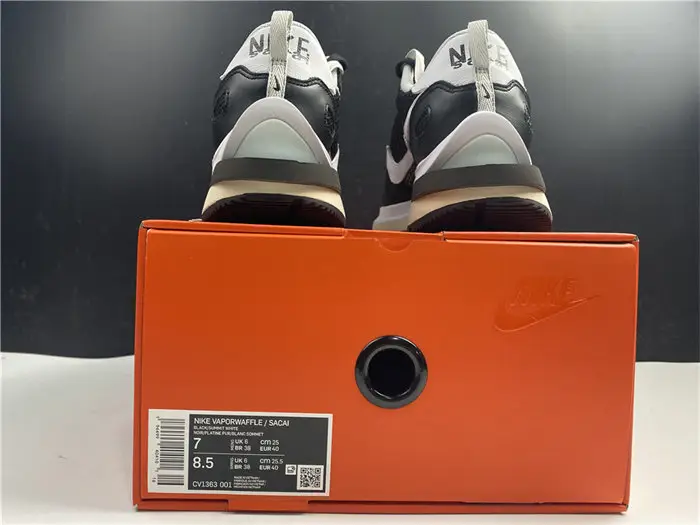 Nike Vaporwaffle sacai Black White 