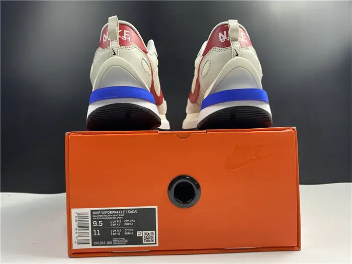 Nike Vaporwaffle sacai Sport Fuchsia Game Royal 
