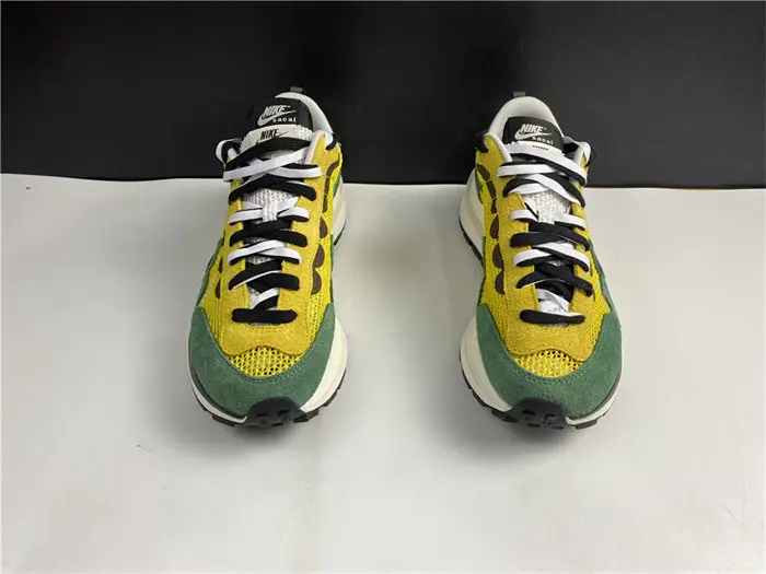 Nike Vaporwaffle sacai Tour Yellow Stadium 