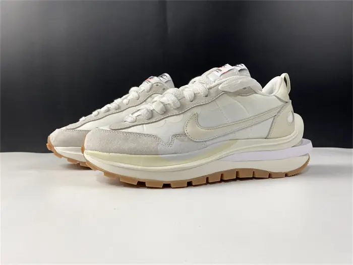 Nike Vaporwaffle sacai Sail Gum
