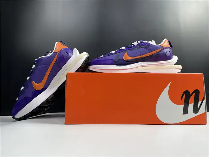 Nike Vaporwaffle sacai Dark Iris
