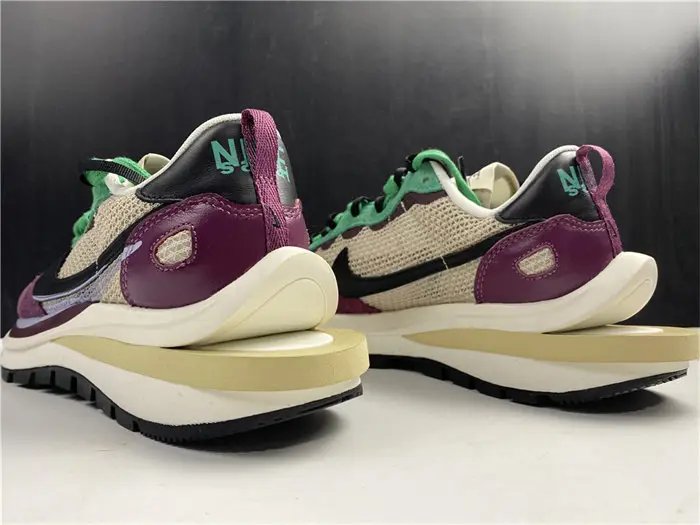 Nike Vaporwaffle sacai Villain Red Neptune 