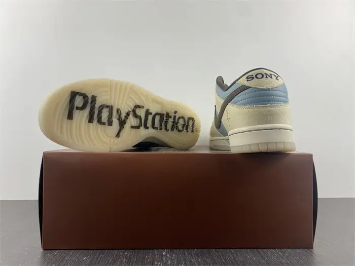 Nike Dunk LowTravis Scott x Playstation 