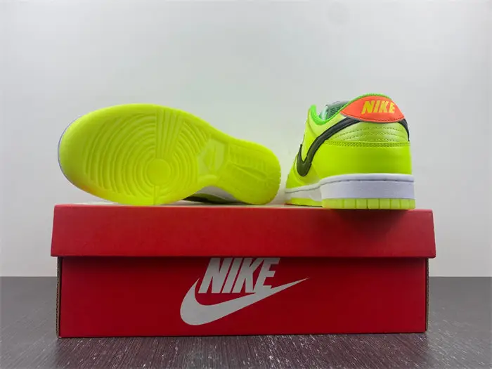 Nike Dunk Low “Glow in the Dark” 