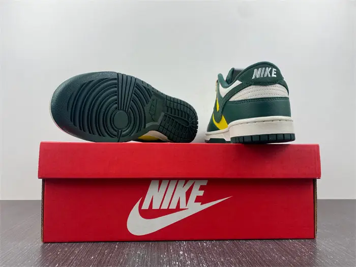 Nike Dunk Low SE Noble Green 