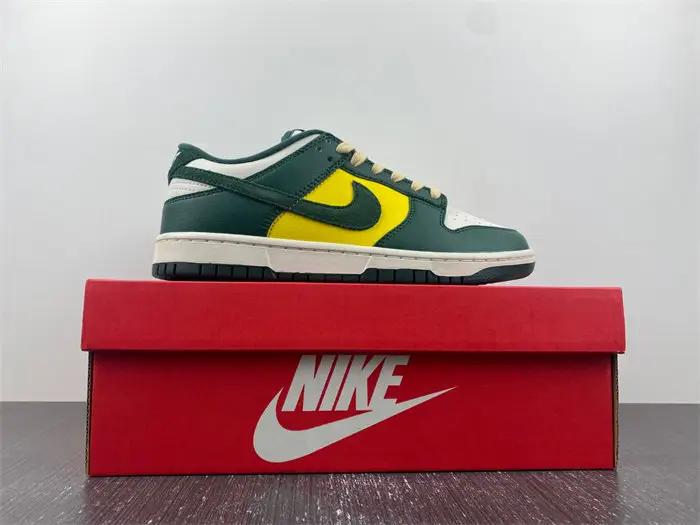 Nike Dunk Low SE Noble Green 