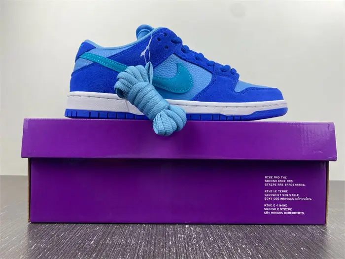Nike SB Dunk Low Blue Raspberry 