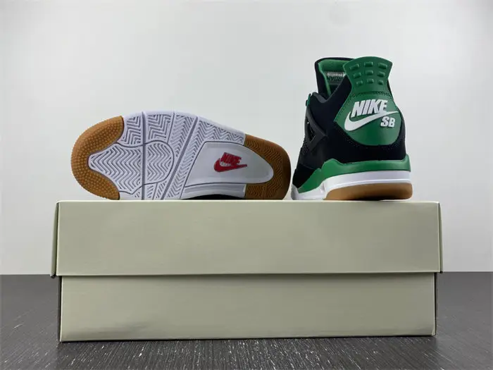 Nike SB x Air Jordan 4 