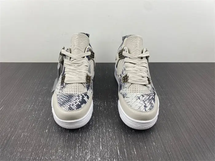 Jordan 4 Retro 