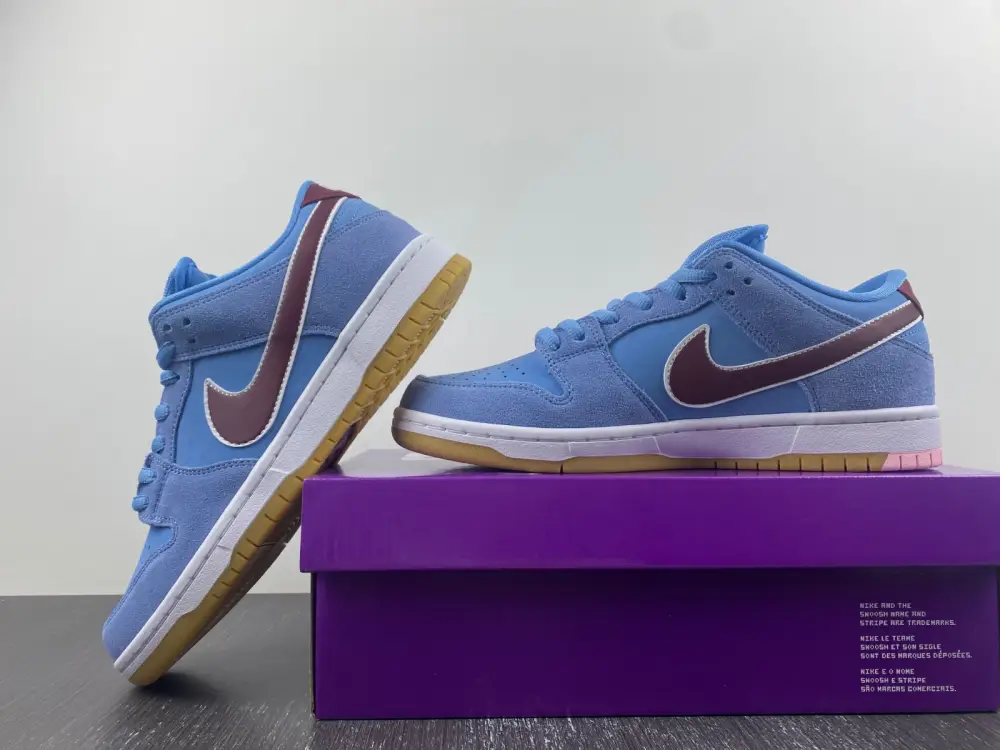 Nike SB Dunk Low Philadelphia Phillies
