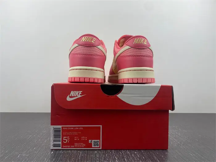 Nike Dunk Low Strawberry Peach Cream 