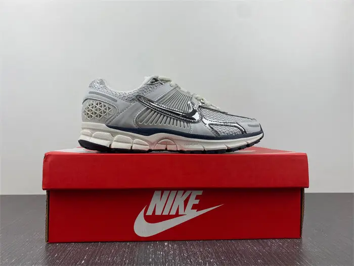 Nike Zoom Vomero 5 Photon Dust Metallic Silver 