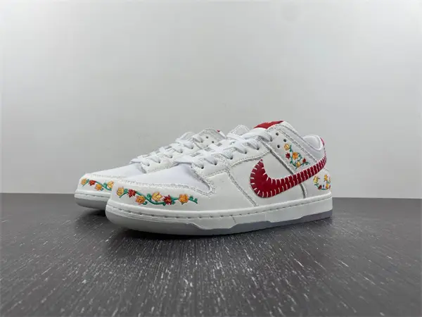 Nike SB Dunk Low Decon