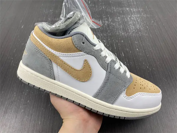 Air Jordan 1 Low 