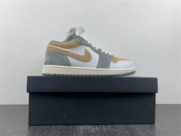 Air Jordan 1 Low 
